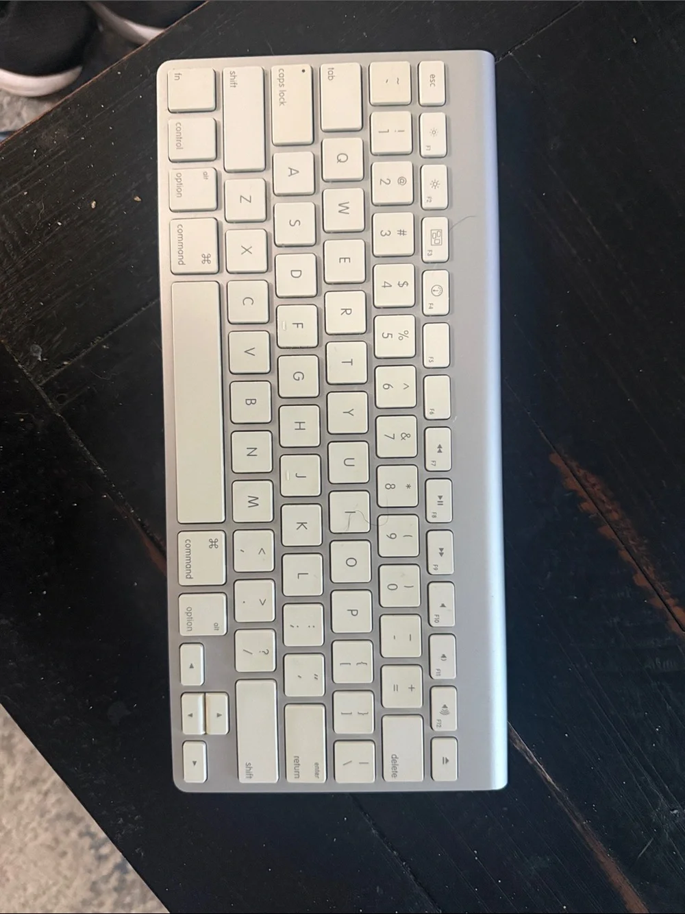 Apple Compact Wireless Keyboard in Silver and White